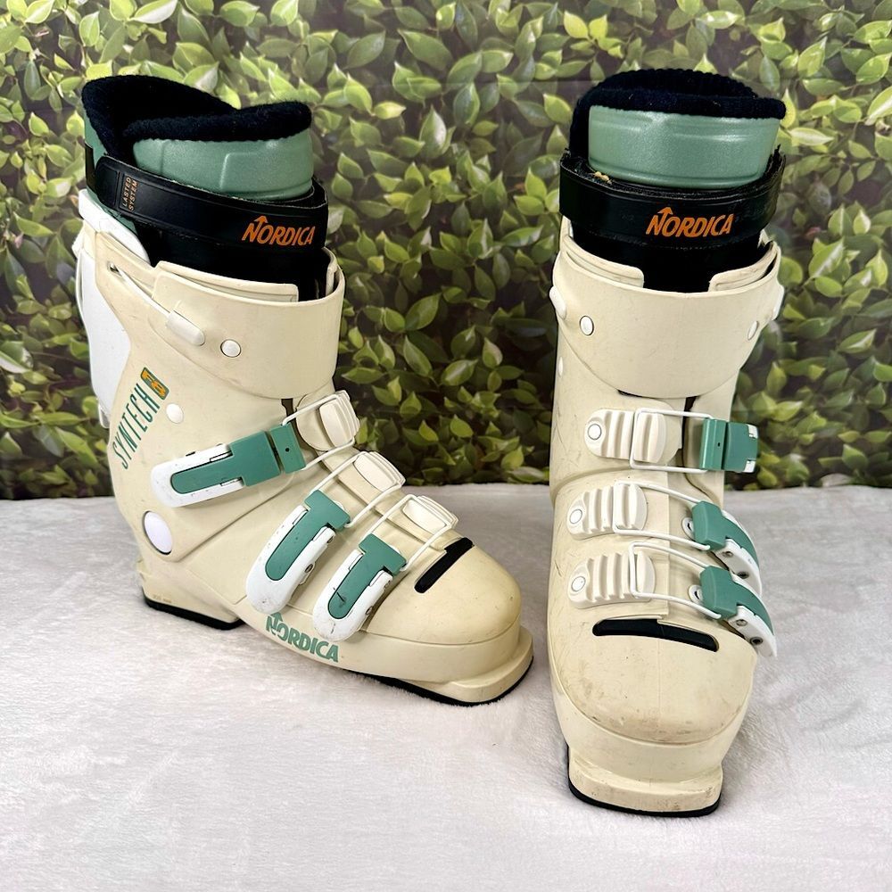 {Nordica} RARE Syntech F8 Ski Boots, Micro-Flex Buckles & Pure Wool-Lined